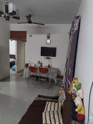 Room in 2 BHK Apartment at Mapsko Paradise, Sector 83 – for Rent