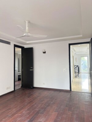 Room in 3 BHK Builder Floor at Sector 21 – for Rent