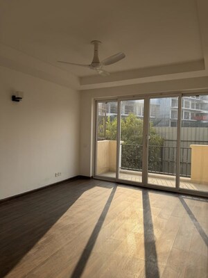 Room in 3 BHK Builder Floor at Sector 21 – for Rent