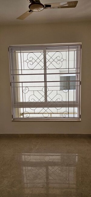 Room in 3.5 BHK Apartment at Prestige Woodland Park, Cooke Town – for Rent