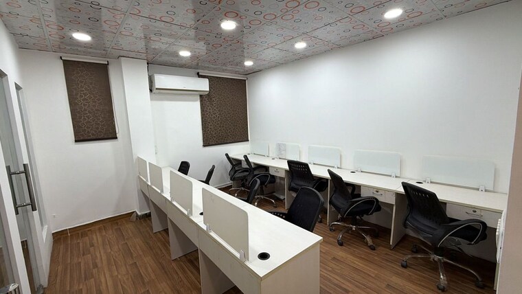 Team Area, sector 63 Commercial Office Space 1000 Sq.Ft. In Sector 63 Noida 10721735