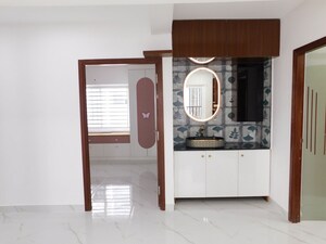 Room in 3 BHK Apartment at Madhu Park Ville, Tellapur – for Rent