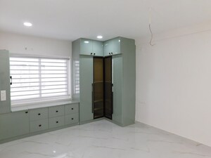 Room in 3 BHK Apartment at Madhu Park Ville, Tellapur – for Rent