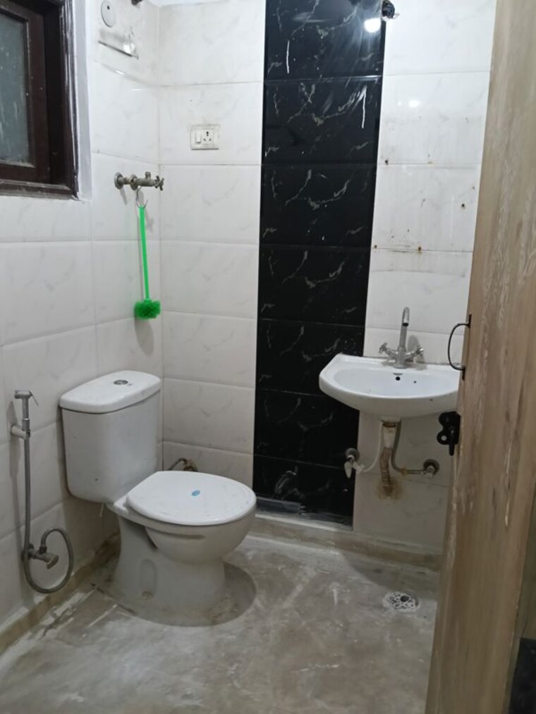 Bathroom, neb sarai 1 Bedroom 450 Sq.Ft. Builder Floor In Neb Sarai Delhi 10721767