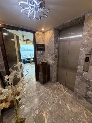 Lift in 2 BHK Apartment at Kanakia Miami, Mahim – for Sale