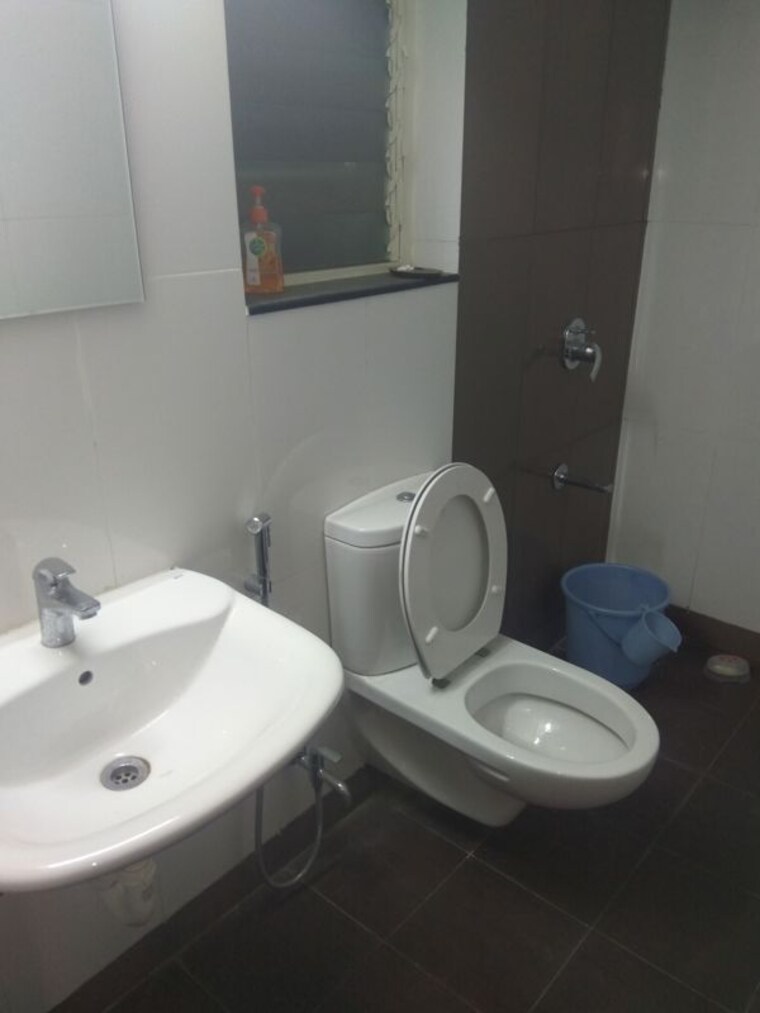 Bathroom, paranjape-schemes-yuthika 3 Bedroom 1594 Sq.Ft. Apartment In Baner Pune 10721870