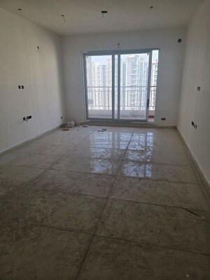 Room in 2.5 BHK Apartment at Omaxe Hazratganj Residency, Gomti Nagar – for Sale