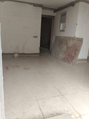 Room in 2 BHK Apartment at Grand Omaxe, Gomti Nagar – for Sale