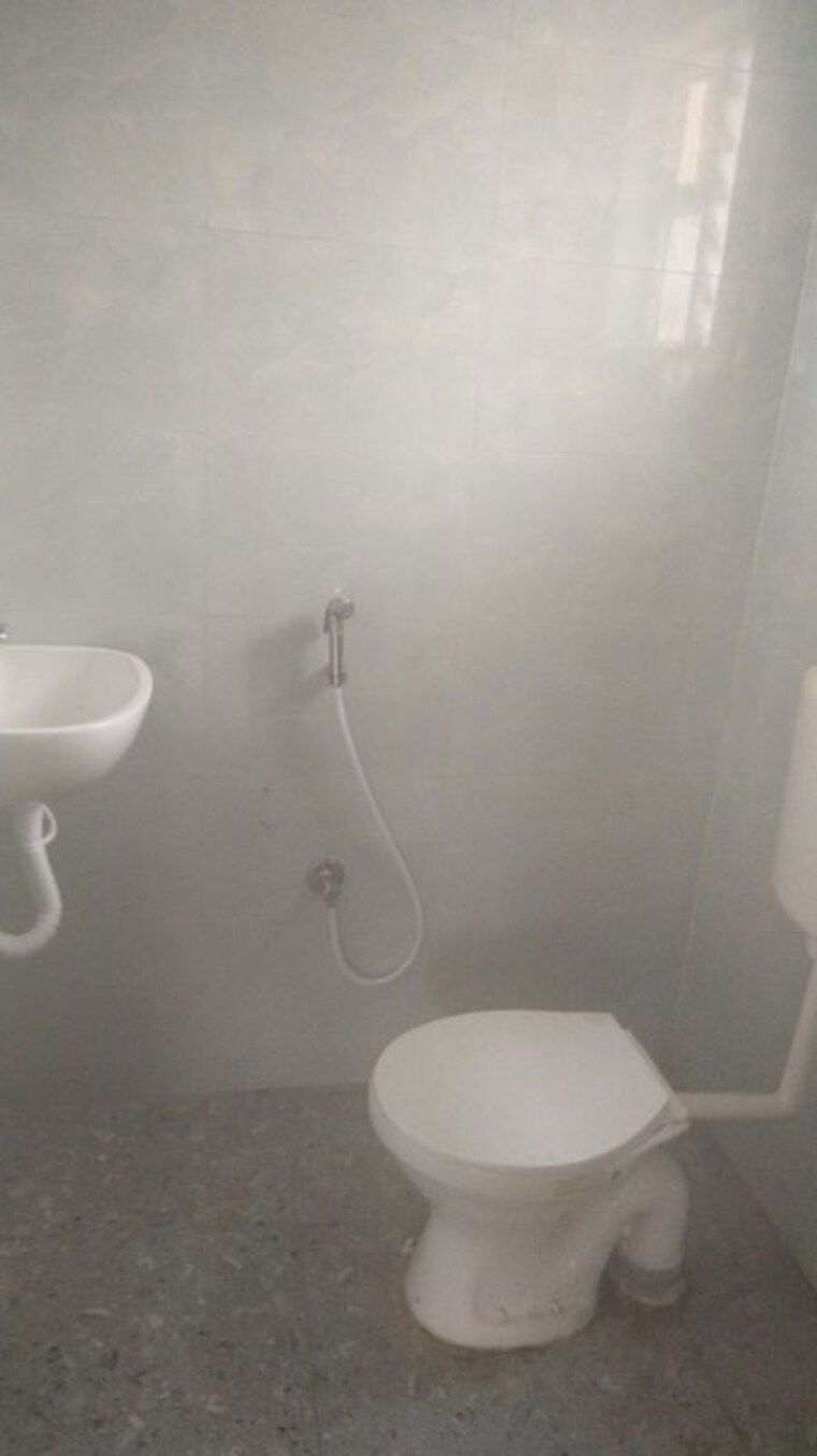 Bathroom, bariatu housing colony 3 Bedroom 1350 Sq.Ft. Apartment In Bariatu Housing Colony Ranchi 10721890