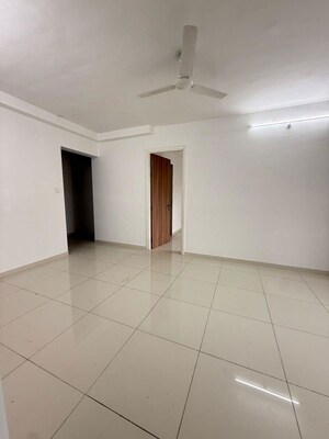 Room in 1 BHK Apartment at Metropolis Bayside, Kasarvadavali – for Rent