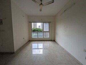 Room in 1.5 BHK Apartment at Lodha Amara Tower 23, Kolshet Road – for Rent