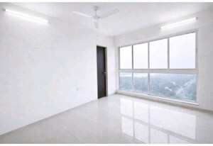 Room in 3 BHK Apartment at L And T Seawoods Residences, Seawoods – for Rent