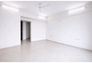 Room in 3 BHK Apartment at L And T Seawoods Residences, Seawoods – for Rent