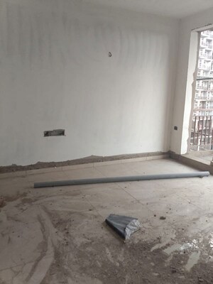 Room in 2.5 BHK Apartment at Omaxe Grand Omaxe, Gomti Nagar – for Sale