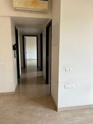 Room in 2 BHK Apartment at Hiranandani Atlantis, Powai – for Rent