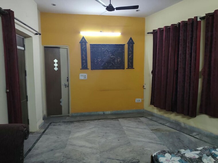 Room, sector 23 3 Bedroom 1500 Sq.Ft. Builder Floor In Sector 23 Gurgaon 10722049
