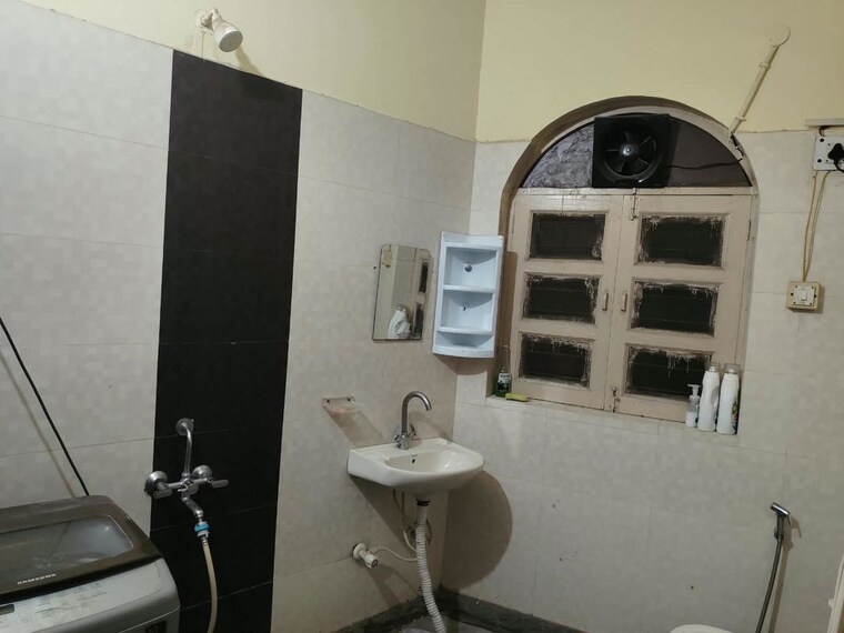 Attached Bathroom, sector 23 3 Bedroom 1500 Sq.Ft. Builder Floor In Sector 23 Gurgaon 10722049