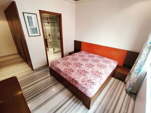 Bedroom in 3 BHK Apartment at Tardeo – for Rent