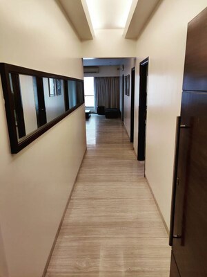 Room in 3 BHK Apartment at Tardeo – for Rent