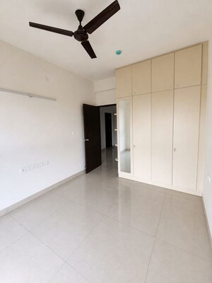 Room in 3.5 BHK Apartment at Purva Atmosphere, Thanisandra Main Road – for Rent
