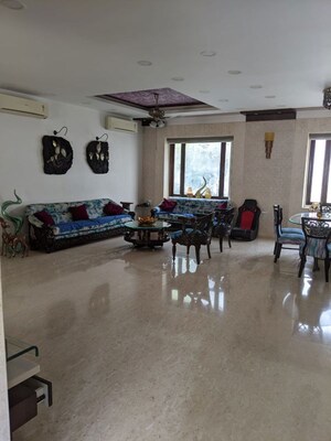 Gym in 2 BHK Apartment at Malabar Hill – for Rent