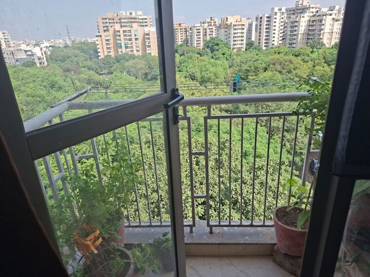 Balcony, unitech-uniworld-gardens-2 2 Bedroom 973 Sq.Ft. Apartment In Sector 47 Gurgaon 10722093