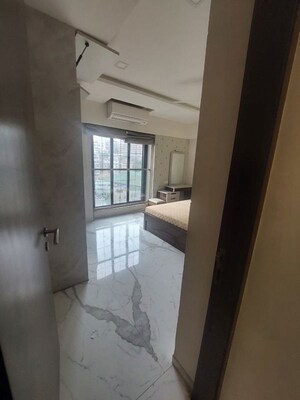 Room in 2 BHK Apartment at Tardeo – for Sale