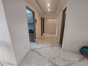 Room in 2 BHK Apartment at Tardeo – for Sale