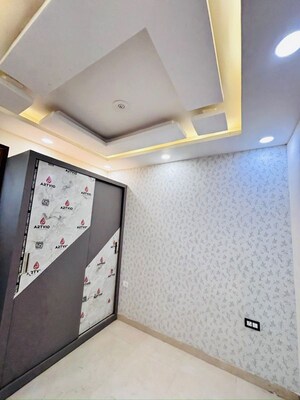 Room in 3 BHK Builder Floor at Dwarka Mor – for Rent