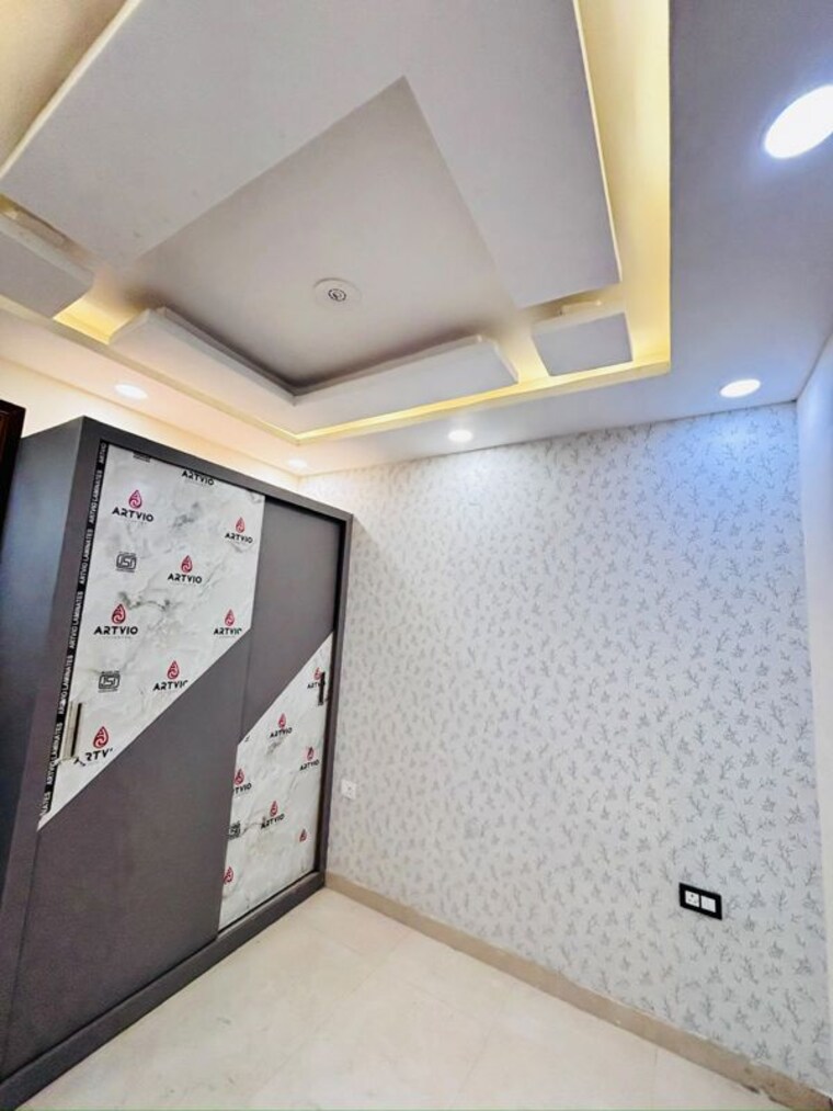 Room, dwarka mor 3 Bedroom 100 Sq.Yd. Builder Floor In Dwarka Mor Delhi 10722105