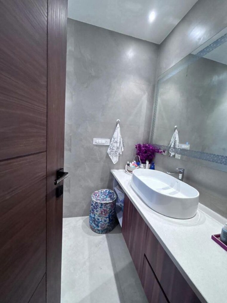 Bathroom, south delhi 2 Bedroom 500 Sq.Ft. Apartment In South Delhi Delhi 10722120