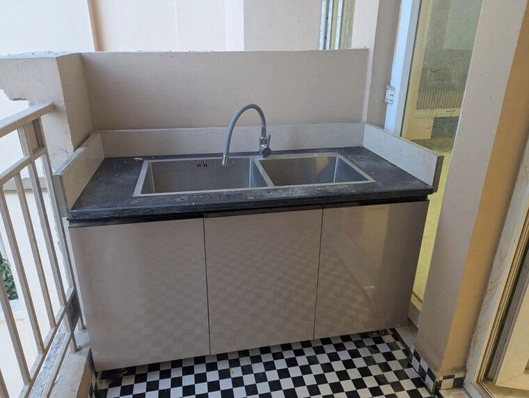 Bathroom, amrapali-verona-heights-phase-ii 3 Bedroom 1300 Sq.Ft. Apartment In Amrapali Leisure Valley Greater Noida 10722125