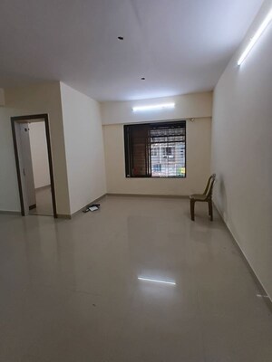 2 BHK Apartment For Rent in Shah Arcade II, Malad East