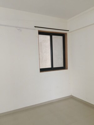 Room in 2 BHK Apartment at Rustomjee Elanza, Malad West – for Rent