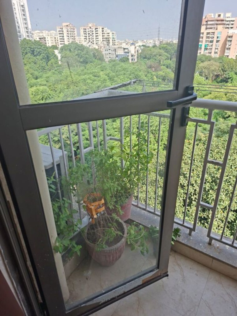 Balcony, unitech-uniworld-gardens-2 2 Bedroom 973 Sq.Ft. Apartment In Sector 47 Gurgaon 10722135