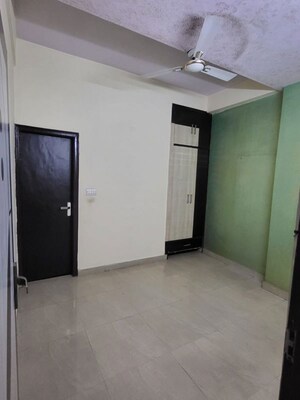 Room in 2 BHK Builder Floor at Indrapuram – for Rent