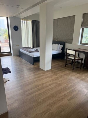 Room in 4 BHK Penthouse at Mahim West – for Rent