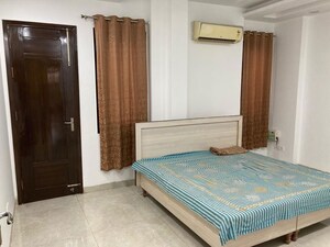 Bedroom in 2 BHK Builder Floor at Sector 57 – for Rent