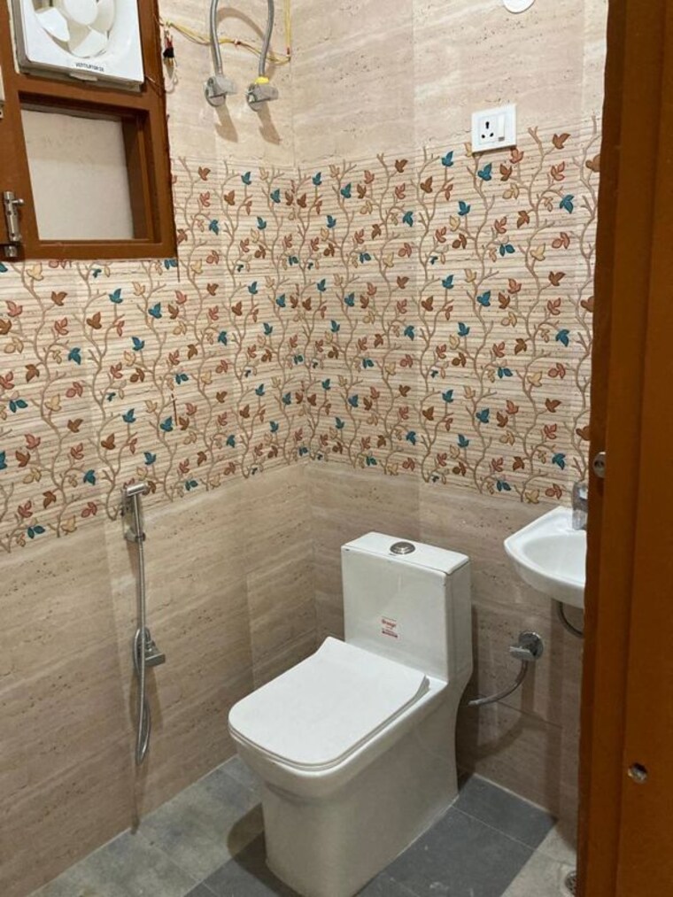 Bathroom, sector 57 2 Bedroom 2000 Sq.Ft. Builder Floor In Sector 57 Gurgaon 10722154