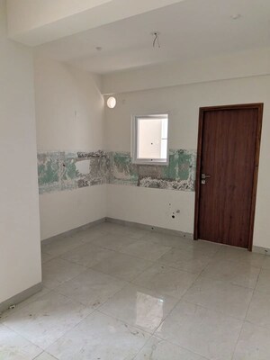 Room in 3 BHK Apartment at DSR Reganti, Madhapur – for Rent