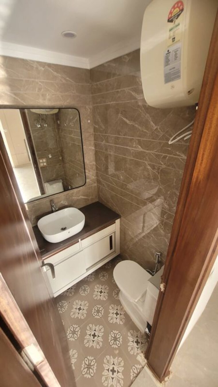 Bathroom, greater kailash 3 Bedroom 208 Sq.Yd. Builder Floor In Greater Kailash Delhi 10722172