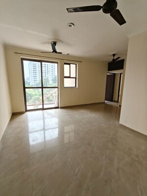 Room in 2 BHK Apartment at Unitech Uniworld Gardens 2, Sector 47 – for Rent