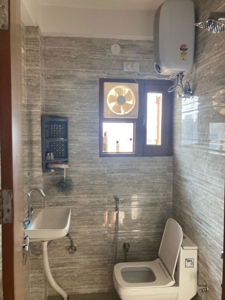 Bathroom, sector 57 2 Bedroom 1500 Sq.Ft. Builder Floor In Sector 57 Gurgaon 10722187