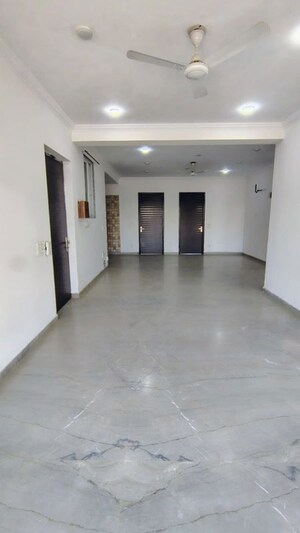 Room in 3 BHK Builder Floor at Sector 57 – for Rent