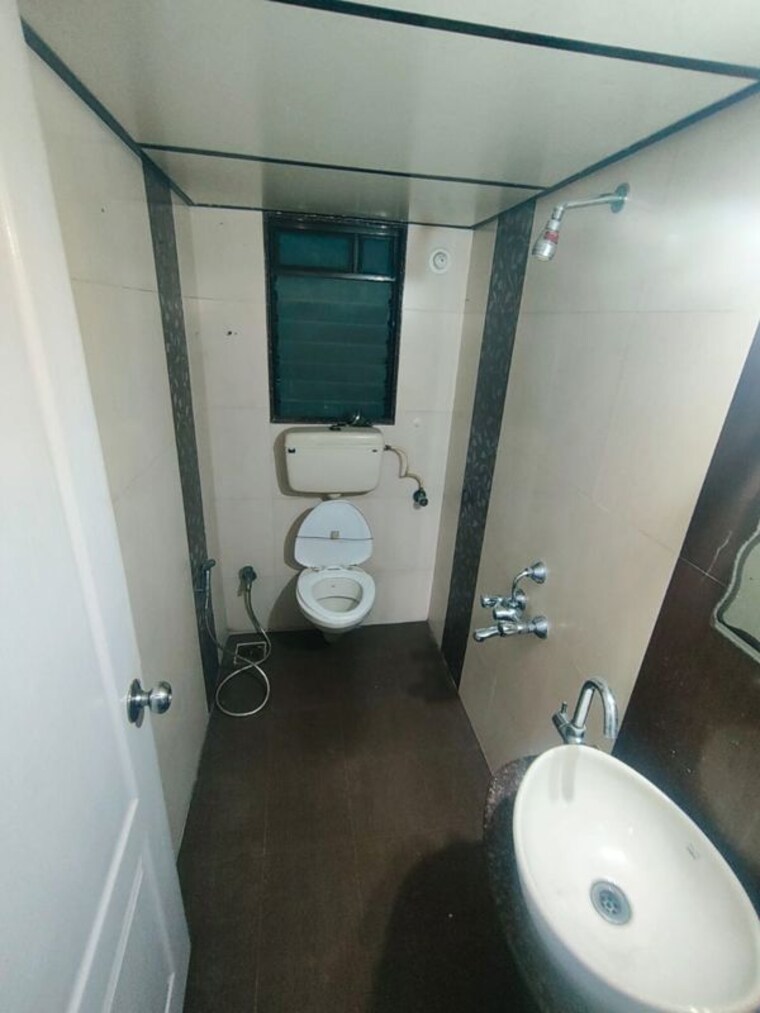 Bathroom, puranik-villa 3.5 Bedroom 1200 Sq.Ft. Villa In Ashok Nagar Thane 10722221