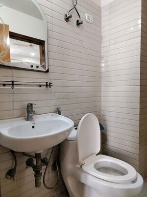 Bathroom in 1 RK Builder Floor at Sector 57 – for Rent