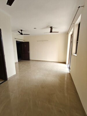 Room in 2 BHK Apartment at Unitech Uniworld Gardens 2, Sector 47 – for Rent