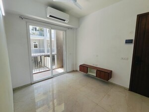 Room in 3 BHK Apartment at Smart World Orchard, Sector 61 – for Rent