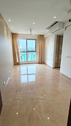 Room in 1 BHK Apartment at Hiranandani Regent Hill, Powai – for Sale
