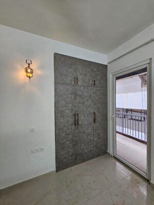 Room in 3 BHK Apartment at Smart World Orchard, Sector 61 – for Rent